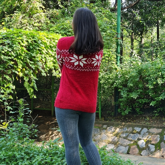 Knitted red cardigan. - Picture 4 of 5